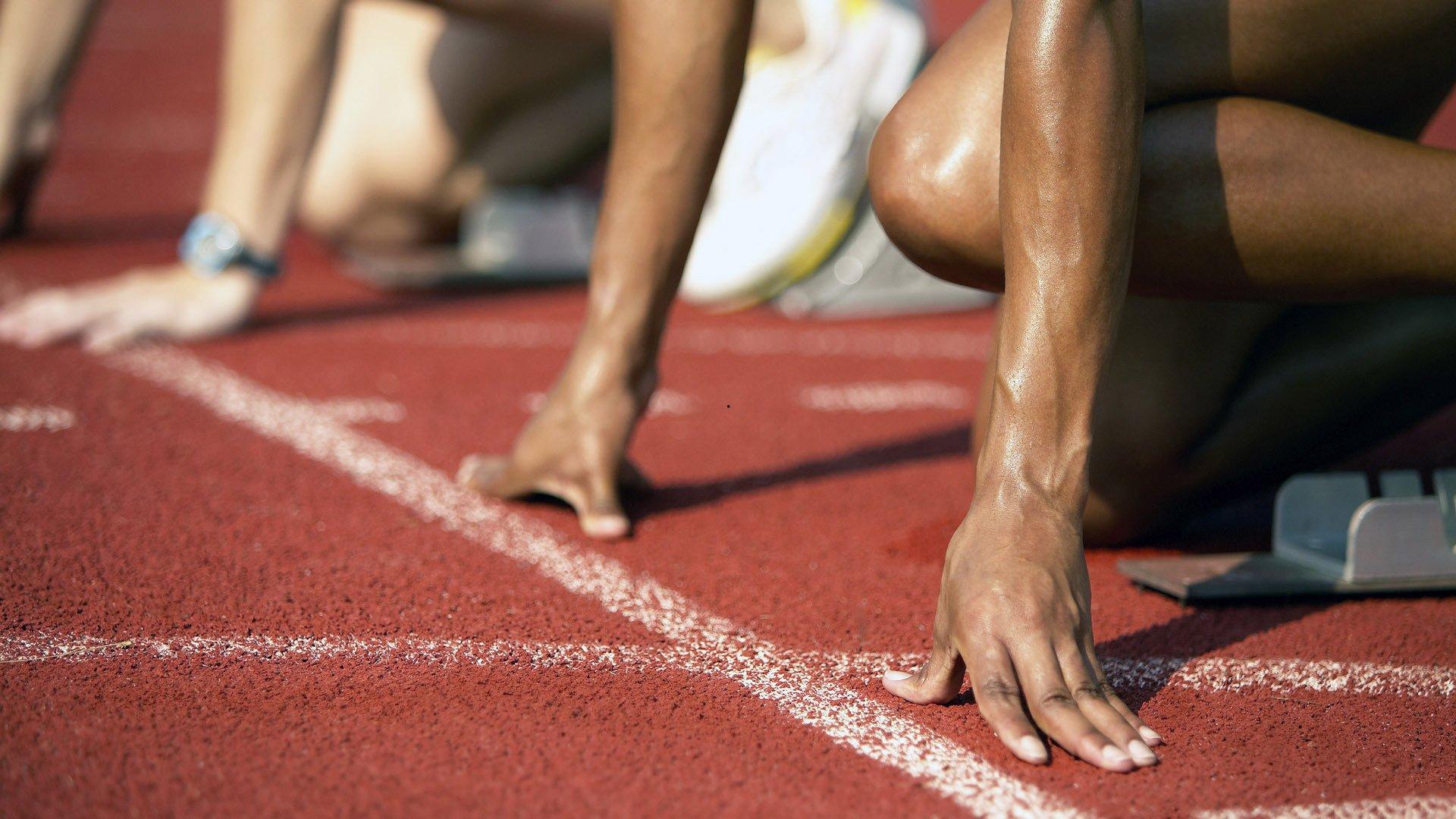 曼联新帅人选面临多重挑战，战术适配与更衣室管理成关键